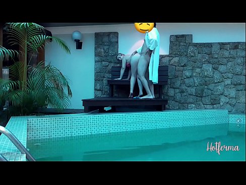 ❤️ Chefen bjuder in tjänsteflickan till poolen, men kunde inte motstå en het ️ Super porr at porn sv.fuxporn-com.ru