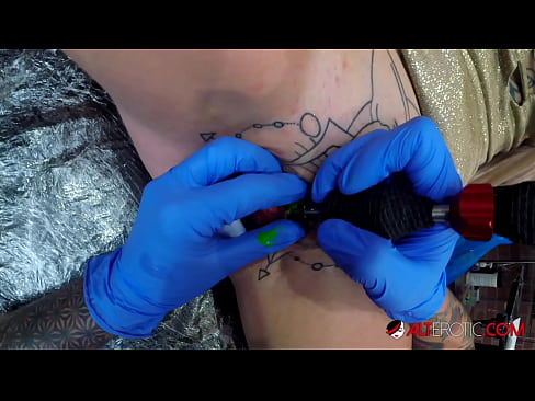 ❤️ Extremt tatuerade snyggingen Sully Savage fick en tatuering på sin klitoris ️ Super porr at porn sv.fuxporn-com.ru