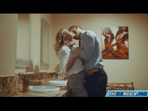 ❤️ När en bystig blondin förför dig på en offentlig toalett ️ Super porr at porn sv.fuxporn-com.ru